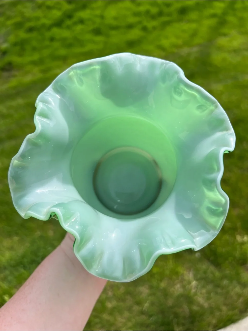 RARE Vintage Fenton Green Ivy Green White Cased Glass Ruffle Vase